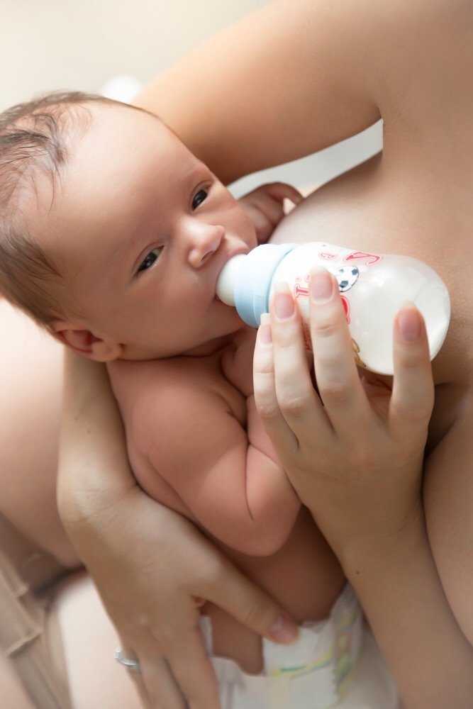 Can i feed my baby breast milk from a bottle
