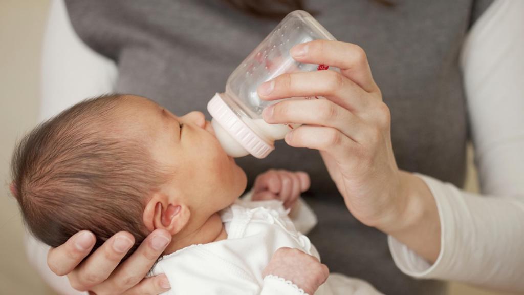 Baby bottle feeding issues