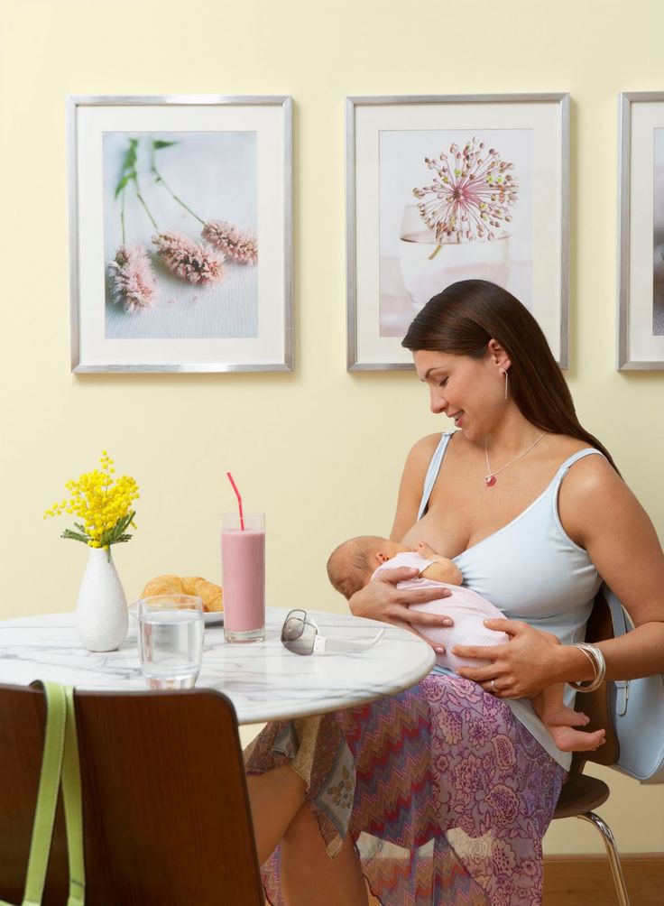 How long should a baby feed when breastfeeding