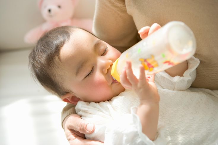 Is it safe to feed baby with bottle