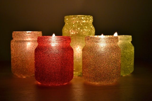 Hanging baby food jar candles