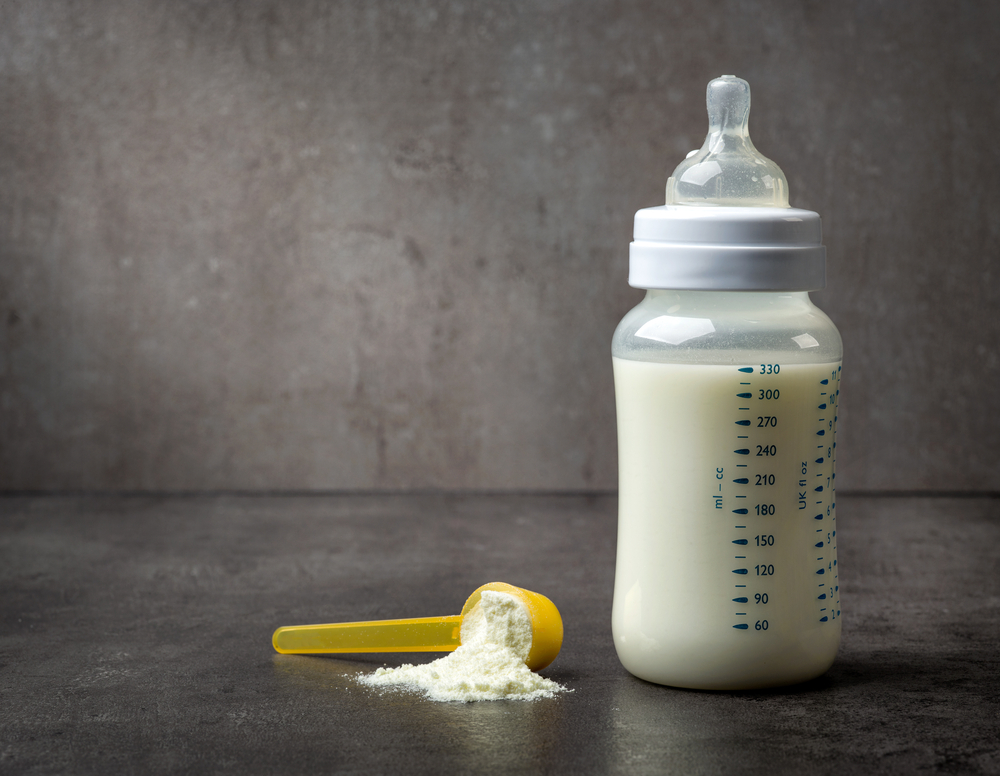 Feeding breastfed baby formula at night