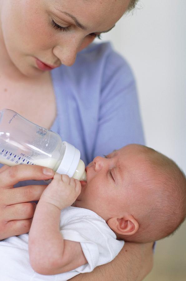 Newborn baby sick after bottle feed