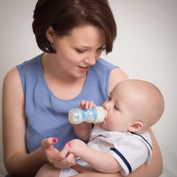 Thyroid mother can feed milk to baby