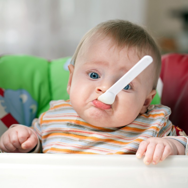 Dangers of feeding baby solids too late