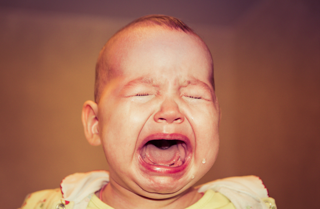 Baby cries in pain when feeding